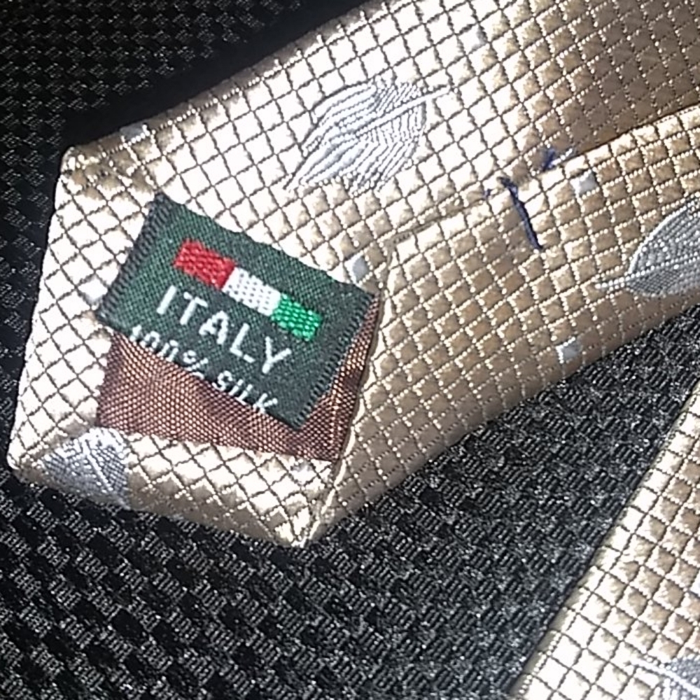 Antonio Tie and hankerchiff - Picture 6 of 6